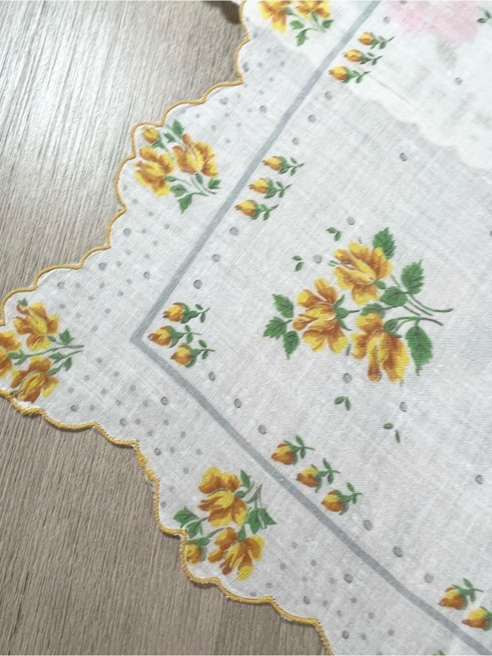 Vintage hankies lot of 6 floral cottagecore dainty - Picture 2 of 8